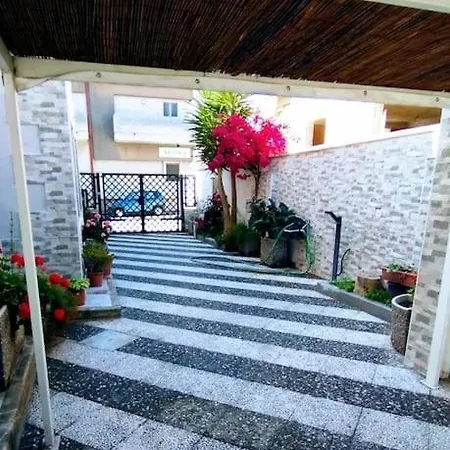 Apartment Grande Bilocale Con Giardino Lizzano (Apulia)