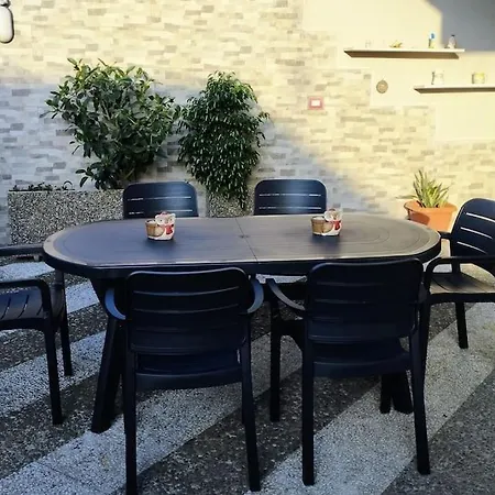 Grande Bilocale Con Giardino Apartment *