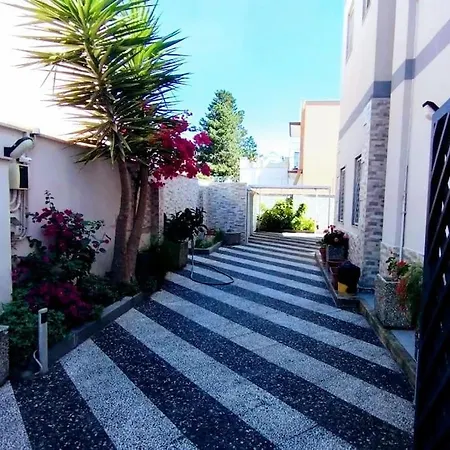 Apartment Grande Bilocale Con Giardino *