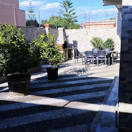 Grande Bilocale Con Giardino Apartment