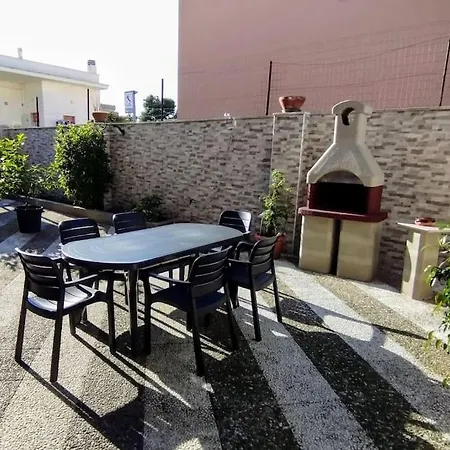 Grande Bilocale Con Giardino Apartment