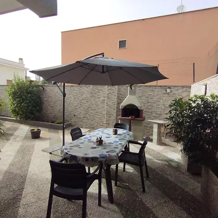 Grande Bilocale Con Giardino Apartment