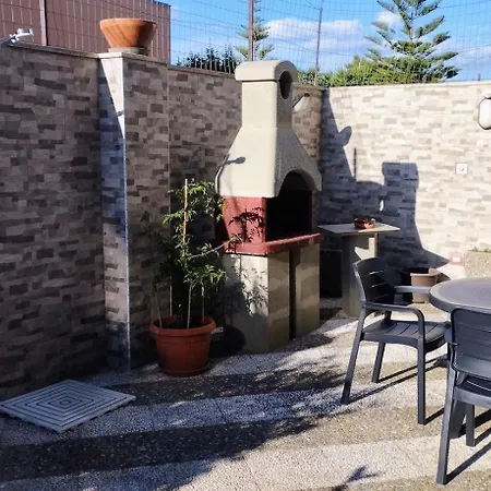 Grande Bilocale Con Giardino Lägenhet