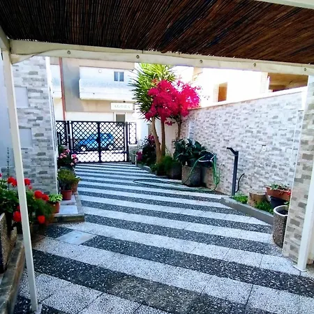 Grande Bilocale Con Giardino